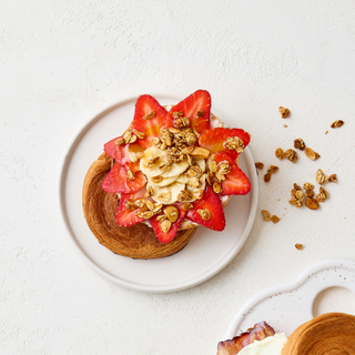 Roll Morango, Banana e Granola 