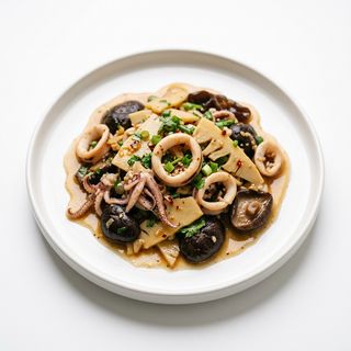 Calamares Con Bambú Y Setas Chinas