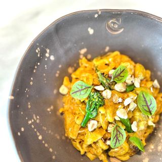 Pasta  Fresca con crema de tomates asados,