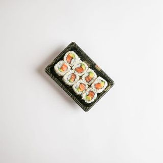 Uramaki de Salmón y Aguacate (8 pzas.)