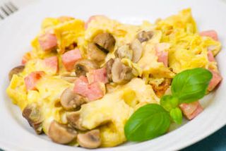 Омлет с шунка и гъби (3бр яйца)