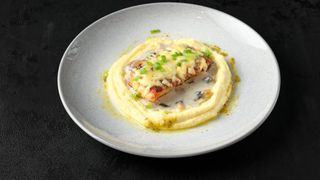 Филе Осетрины С Грибами И Картофельным Пюре (400г)