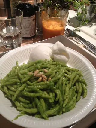 Trofie al pesto con burrata pugliese