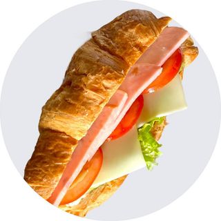 Круасан з індичою шинкою, томатами та сиром (150 гр)