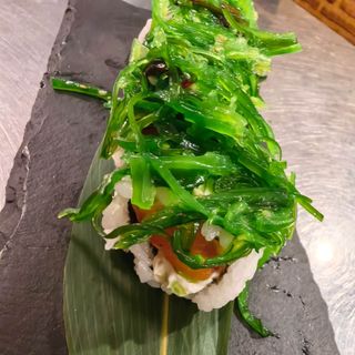 66. Wakame roll