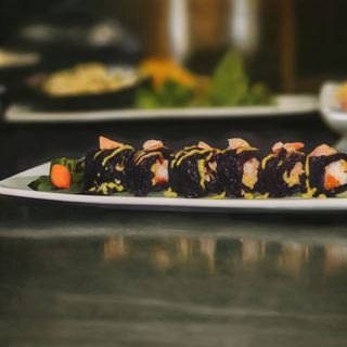 161. Chihiro Roll De Arroz Negro Con Aguacate (8 Uds.)