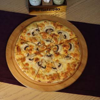 Пицца сырная с грибами