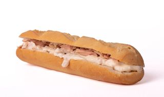 Bocadillo De Atún Y Tomate