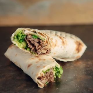 Durum Ternera con Patatas Dentro y Ensalada