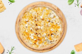 Преміум піца Шість сирів з горіхом та гострим медом (30см/520г)