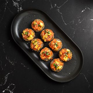 Tempura spicy salmon roll