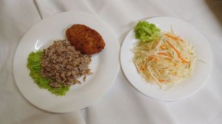 Котлетка з курочки з гречкою та капустним салатиком (500г)