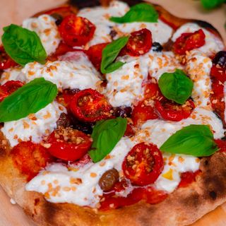 Pesto, pomodorini confit e stracciatella