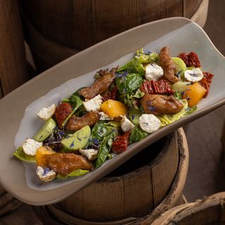 Із запеченим філе сома, фреш - кульками, в'яленими томатами у кремово - цибулевому соусі (250 г)