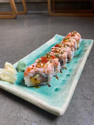 Salmon spicy mango roll (8 uds)