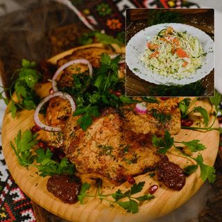 Shashlyk originale accompagnato dall'insalata veranda - 4 pezzi