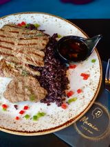 Телешки карета с черен ориз и сос манатарки (400г)