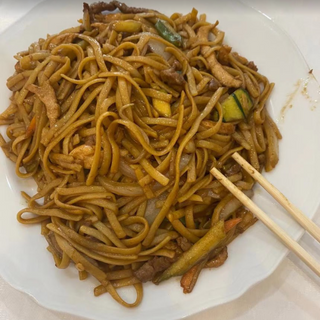 tallarines fritos con ternera