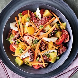 Polpo, seppia e patate e pomodorini