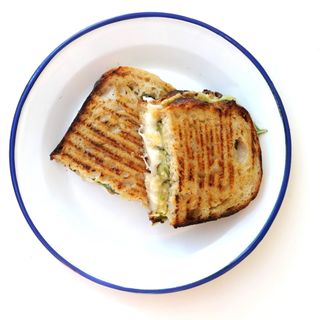 Sandwich de calabacín y mozzarella.
