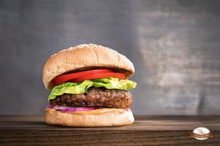 BURGER VEGAN CU CARTOFI PRAJITI