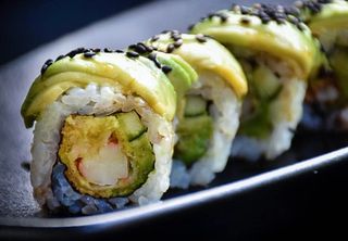 Dragon roll 4 komada