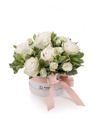 Aranjament cu trandafiri albi „Pure Love”
