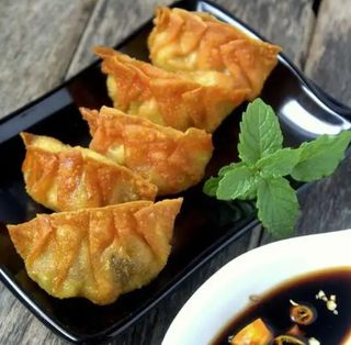 Gyoza De Pollo Frita (4 Uds.)