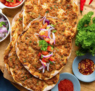 Lahmacun de cordero o pollo