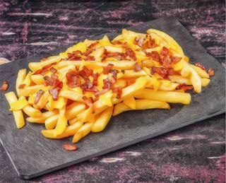 Batatas Fritas com Queijo Cheddar e Bacon