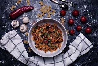 Farfalle cu legume si ciuperci