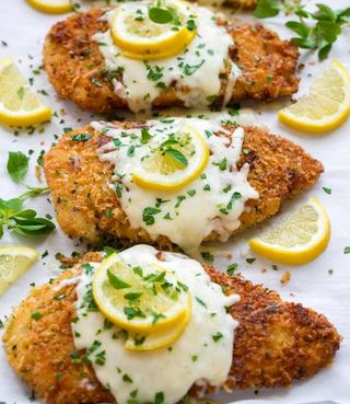 Șnitel de pui gratinat