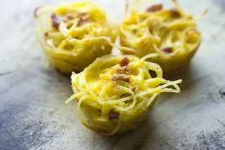 Frittatina bucatini piselli pancetta 