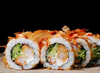 Рол Філа хіяші з горіховим соусом (285г)