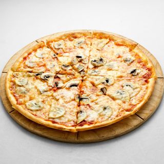 Пицца с ветчиной и шампиньонами