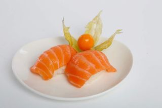 Nigiri z łososiem 2szt