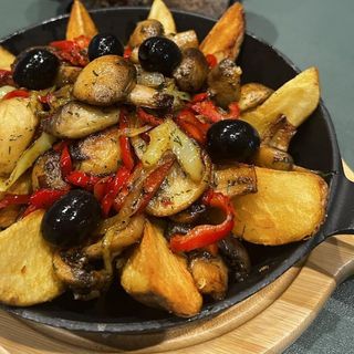 Mushrooms with potato garnish