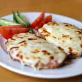 Топъл сандвич с луканка и кашкавал