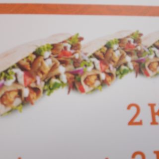 2 Kebab.ternera o pollo dentro ensalada, salsa. Y patatas y cola 1 L.