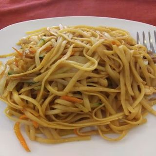 Tallarines Japoneses Con Tres Delicias