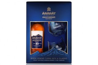 Կոնյակ Արարատ Ախթամար բաժակով 10* 0.7լ , , հատ