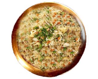 Arroz Frito Con Guisantes Y Huevo