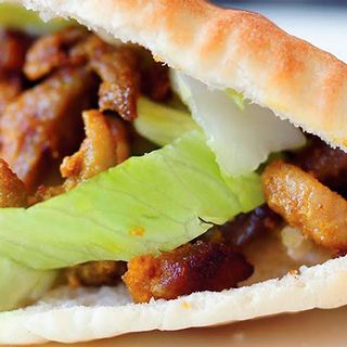 Bocadillo shawarma de pollo