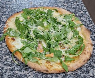 Pizza salmone