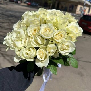 25 білих троянд 