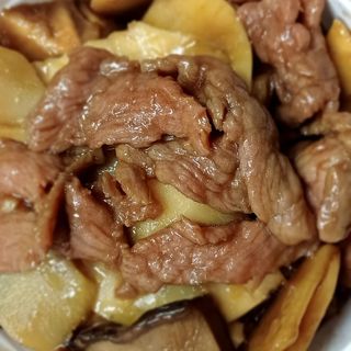 ternera con bambú y setas chinas