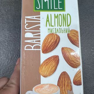 На мигдальному молоці