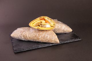 Omlet sa kozijim sirom u tortilji 350g