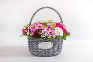 ფერადი სასაჩუქრე კალათა