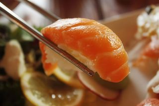 Nigiri Salmón Y Aguacate (2 Pzs.)